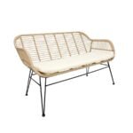 Sillón de diseño Breezeseat exterior Tobago en perspectiva de tres cuartos con cojín beige y base metálica negra.