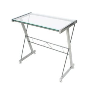 Escritorio minimalista Ónix de Scrivania con superficie de cristal templado transparente y patas metálicas cromadas en ángulo. Mueble moderno de alta gama para home office o despachos ejecutivos.