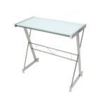 Escritorio minimalista Ónix de Scrivania con superficie de cristal templado esmerilado translúcido y estructura metálica cromada en Z. Mueble de diseño premium para oficinas ejecutivas.