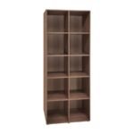 Estante Millán de ScrivaniaMx en acabado madera roble con 10 compartimentos organizadores de diseño cúbico. Estantería ideal para colocar libros o decoración en salas u oficinas.