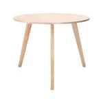 Mesa circular Orbit de madera clara de 1 metro de diametro con tres patas anguladas sobre fondo blanco de Scrivania.mx