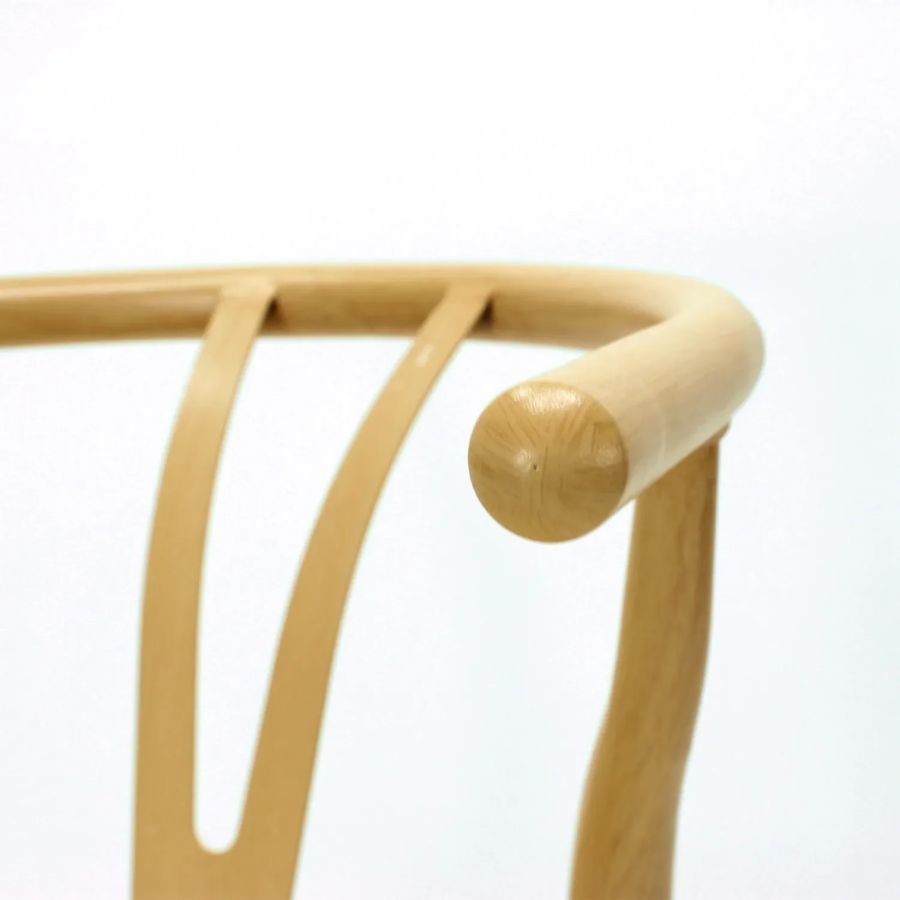 SILLA MICEROVA METAL Detalle del ensamble y curvatura del respaldo ergonómico de la silla Micerova ScrivaniaMx.