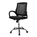 Silla secretarial y operativa de oficina modelo Vela en vista de tres cuartos, mostrando su diseño ergonómico integral.
